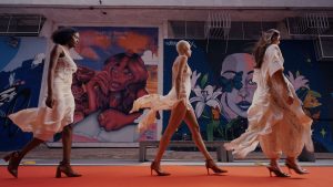 1 Desfile_Crédito Maori Filmes